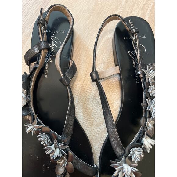 Womens Donald Pliner Signature Flower Sandals Size 8.5 Donald & Lisa Flat Black - Picture 4 of 5